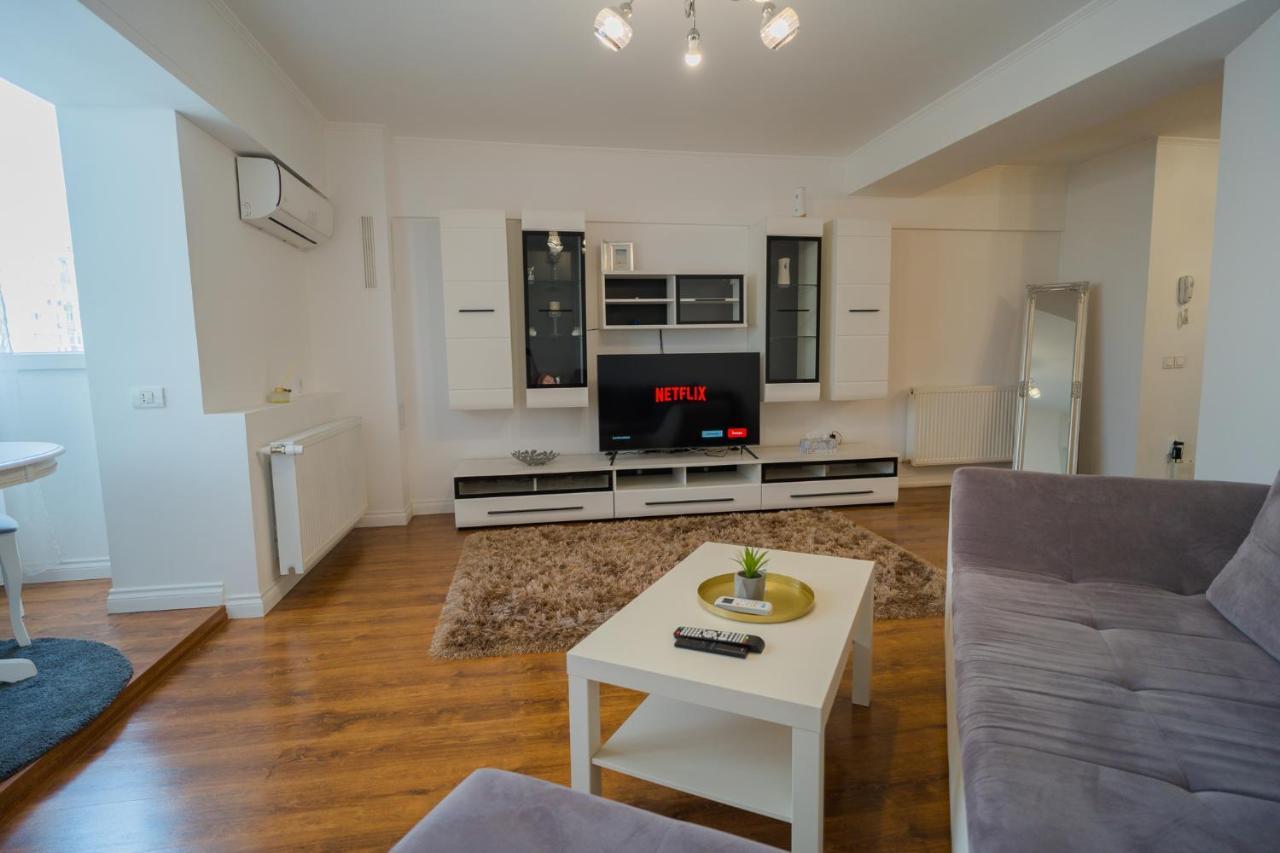 Cozy & Spacious 2Br Apartment With Netflix Bukarest Exteriör bild