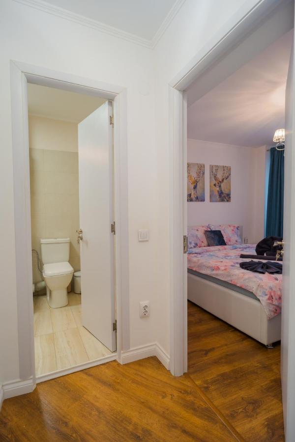 Cozy & Spacious 2Br Apartment With Netflix Bukarest Exteriör bild