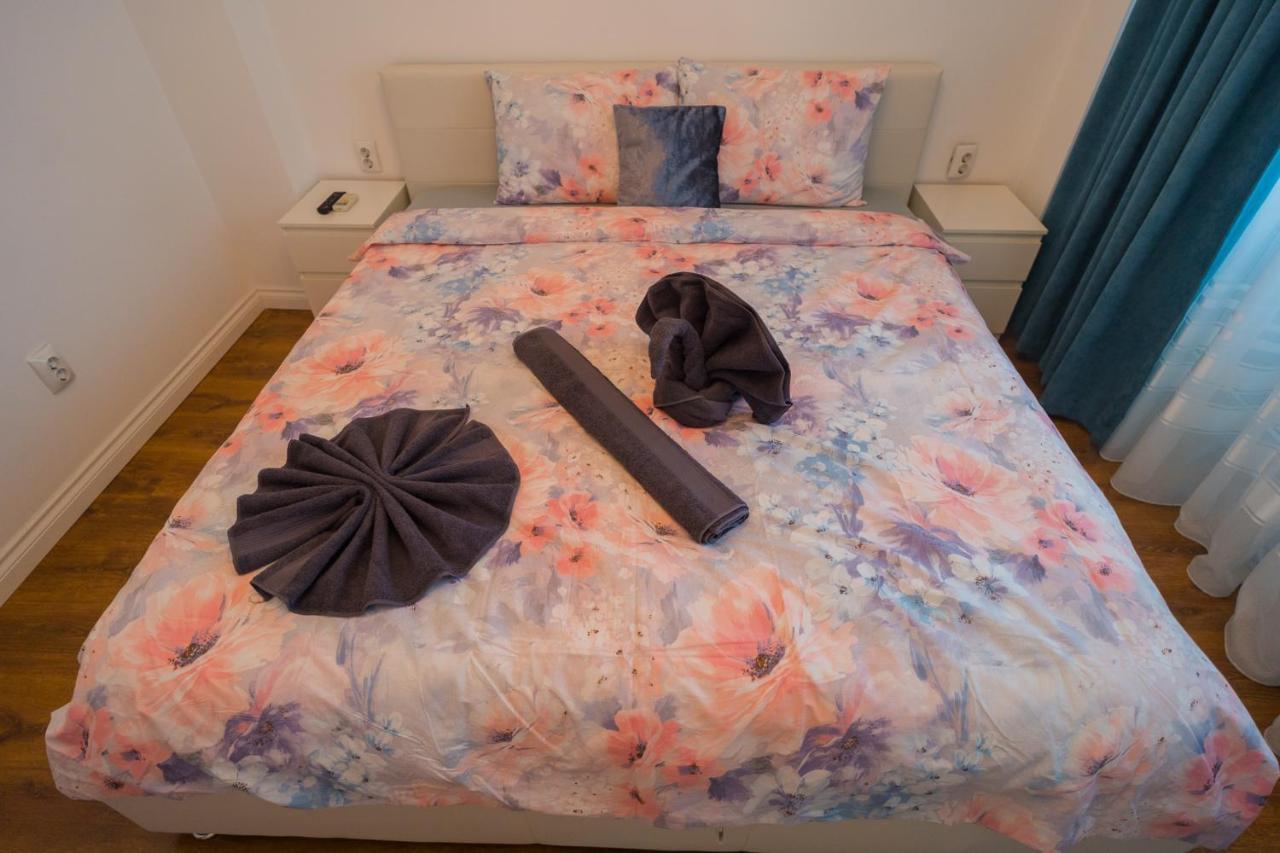 Cozy & Spacious 2Br Apartment With Netflix Bukarest Exteriör bild