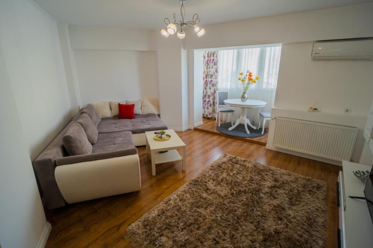 Cozy & Spacious 2Br Apartment With Netflix Bukarest Exteriör bild