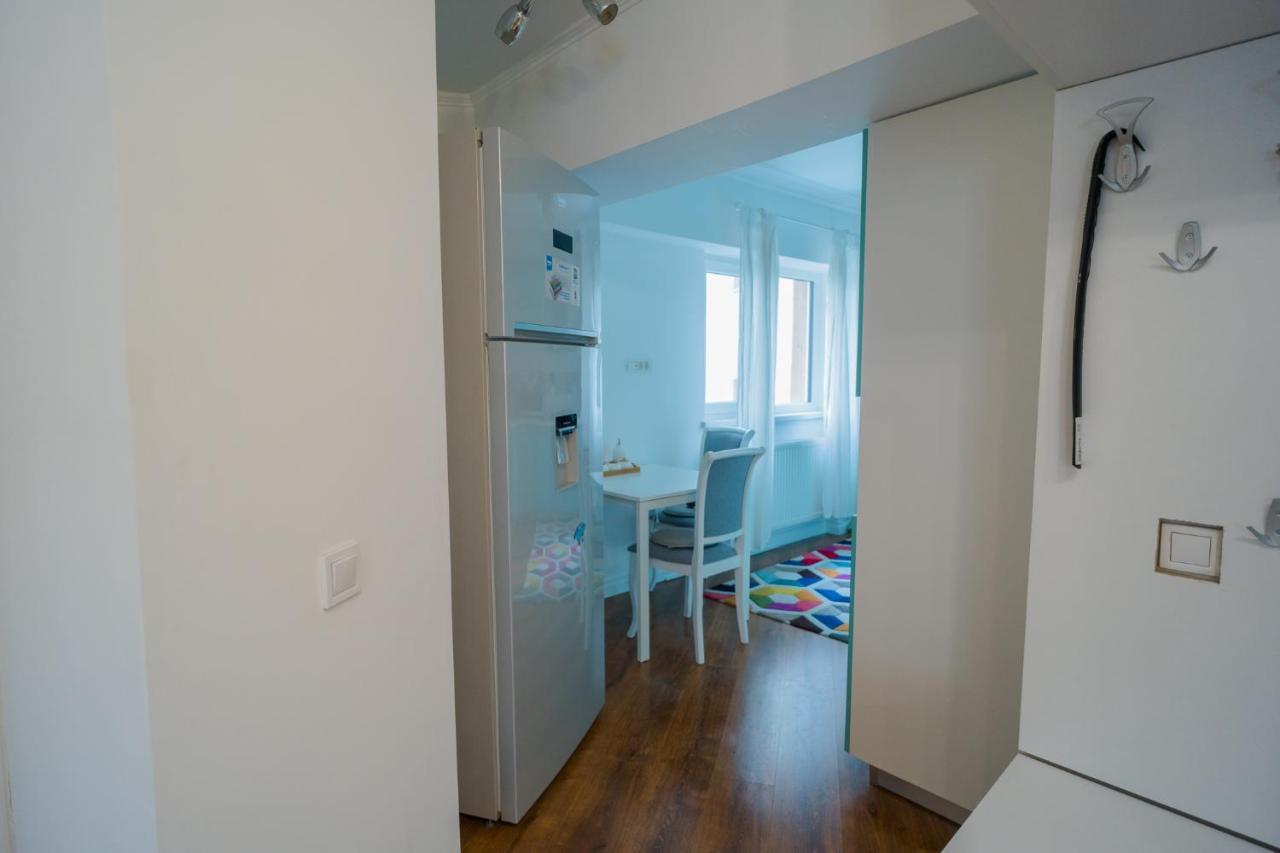 Cozy & Spacious 2Br Apartment With Netflix Bukarest Exteriör bild