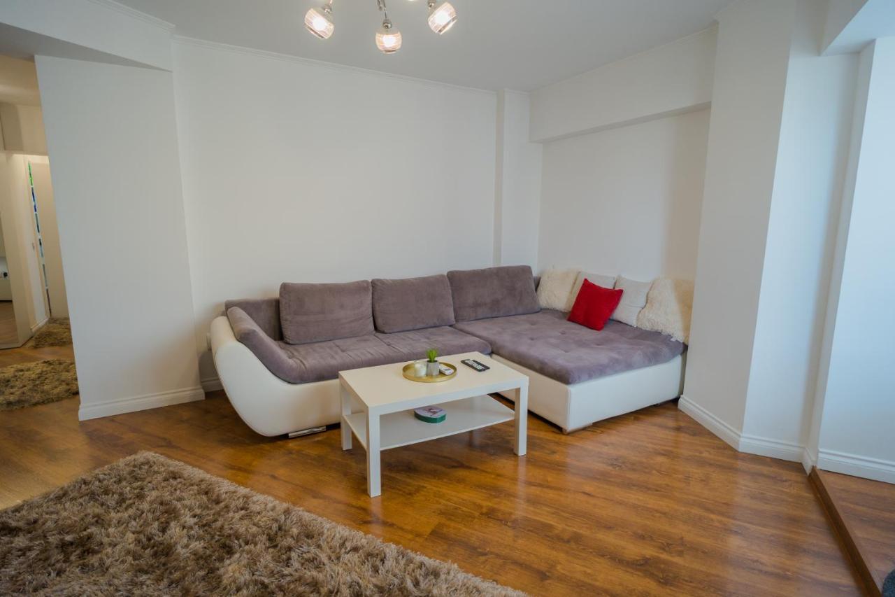 Cozy & Spacious 2Br Apartment With Netflix Bukarest Exteriör bild