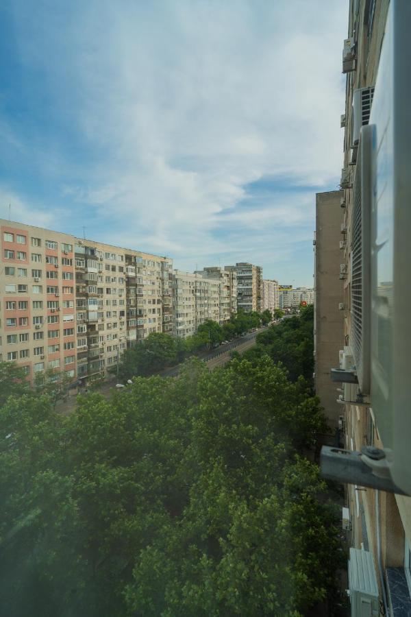 Cozy & Spacious 2Br Apartment With Netflix Bukarest Exteriör bild