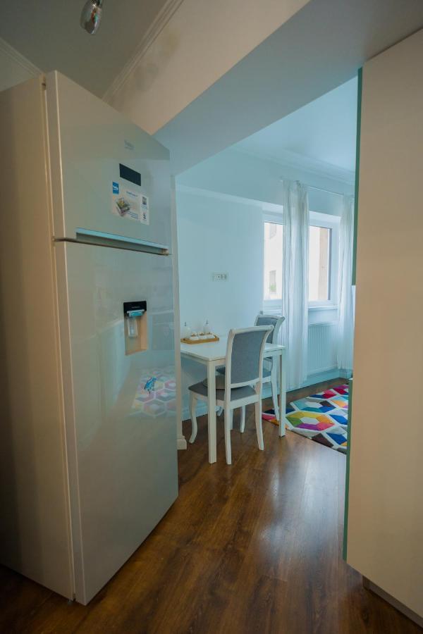 Cozy & Spacious 2Br Apartment With Netflix Bukarest Exteriör bild