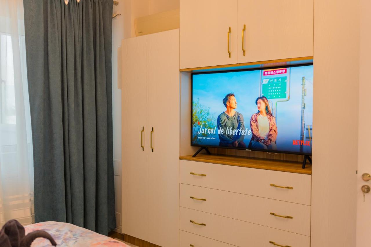 Cozy & Spacious 2Br Apartment With Netflix Bukarest Exteriör bild
