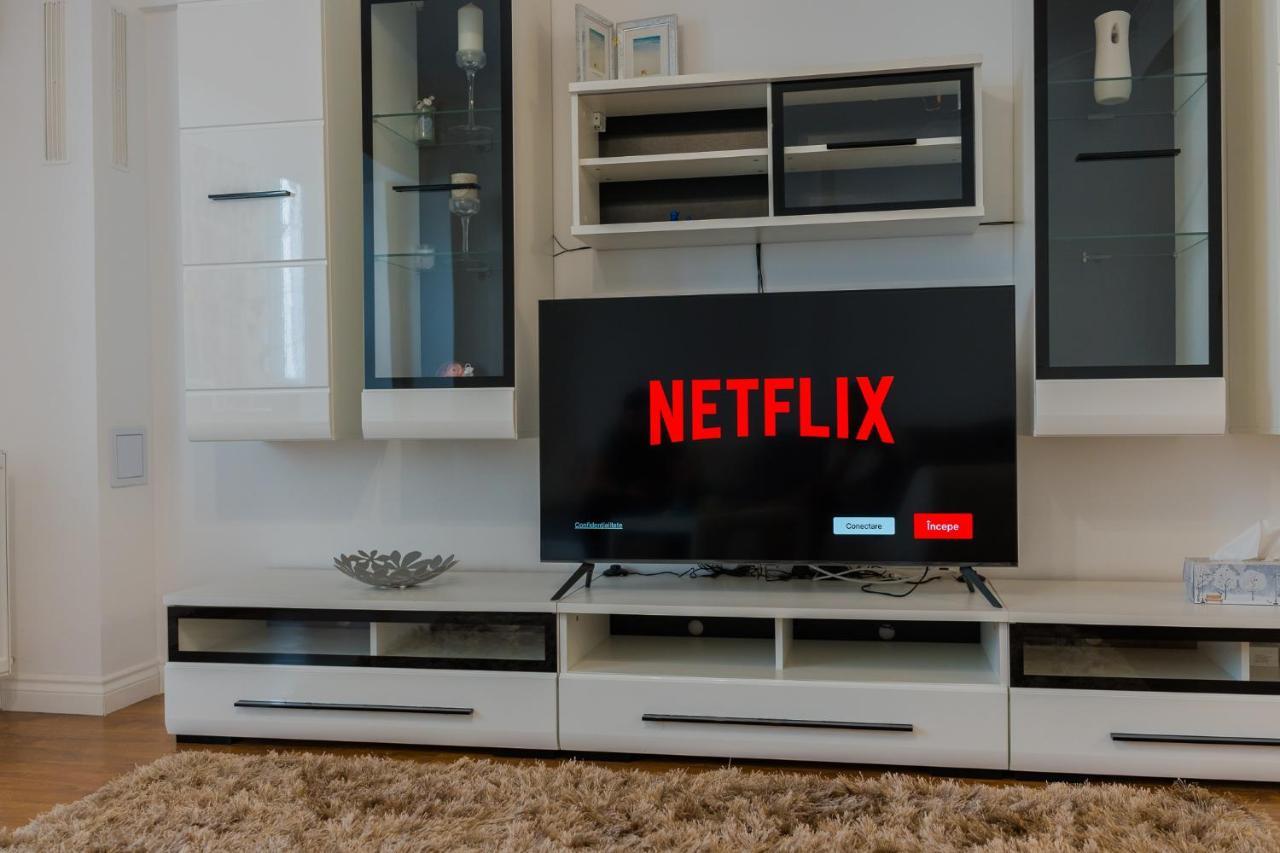 Cozy & Spacious 2Br Apartment With Netflix Bukarest Exteriör bild