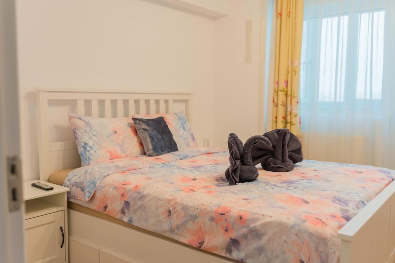 Cozy & Spacious 2Br Apartment With Netflix Bukarest Exteriör bild