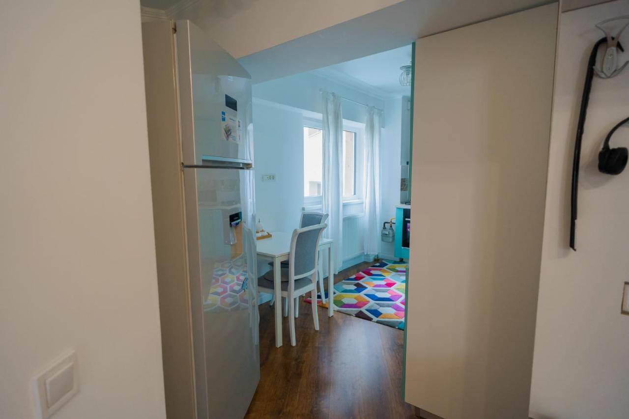 Cozy & Spacious 2Br Apartment With Netflix Bukarest Exteriör bild