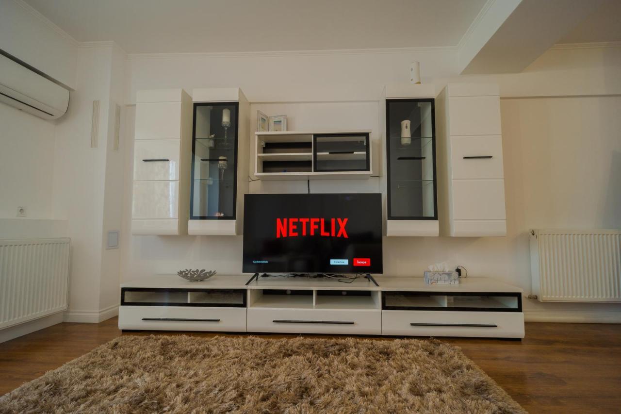 Cozy & Spacious 2Br Apartment With Netflix Bukarest Exteriör bild