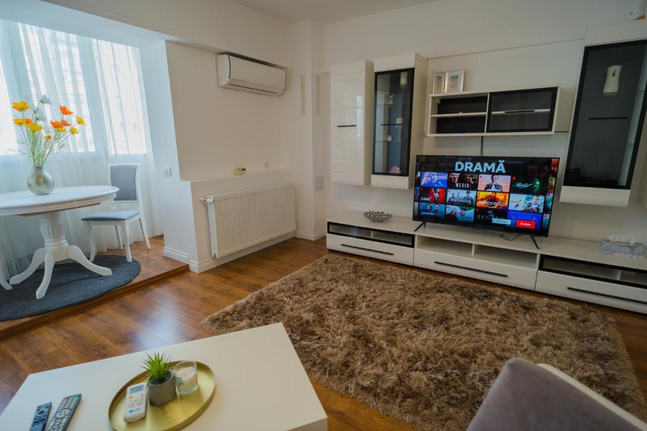 Cozy & Spacious 2Br Apartment With Netflix Bukarest Exteriör bild