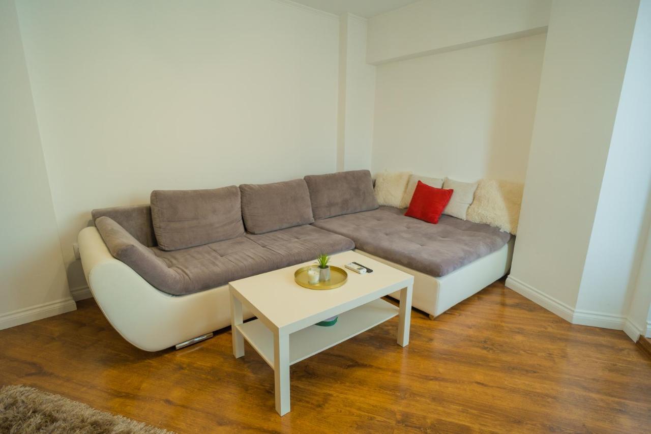 Cozy & Spacious 2Br Apartment With Netflix Bukarest Exteriör bild