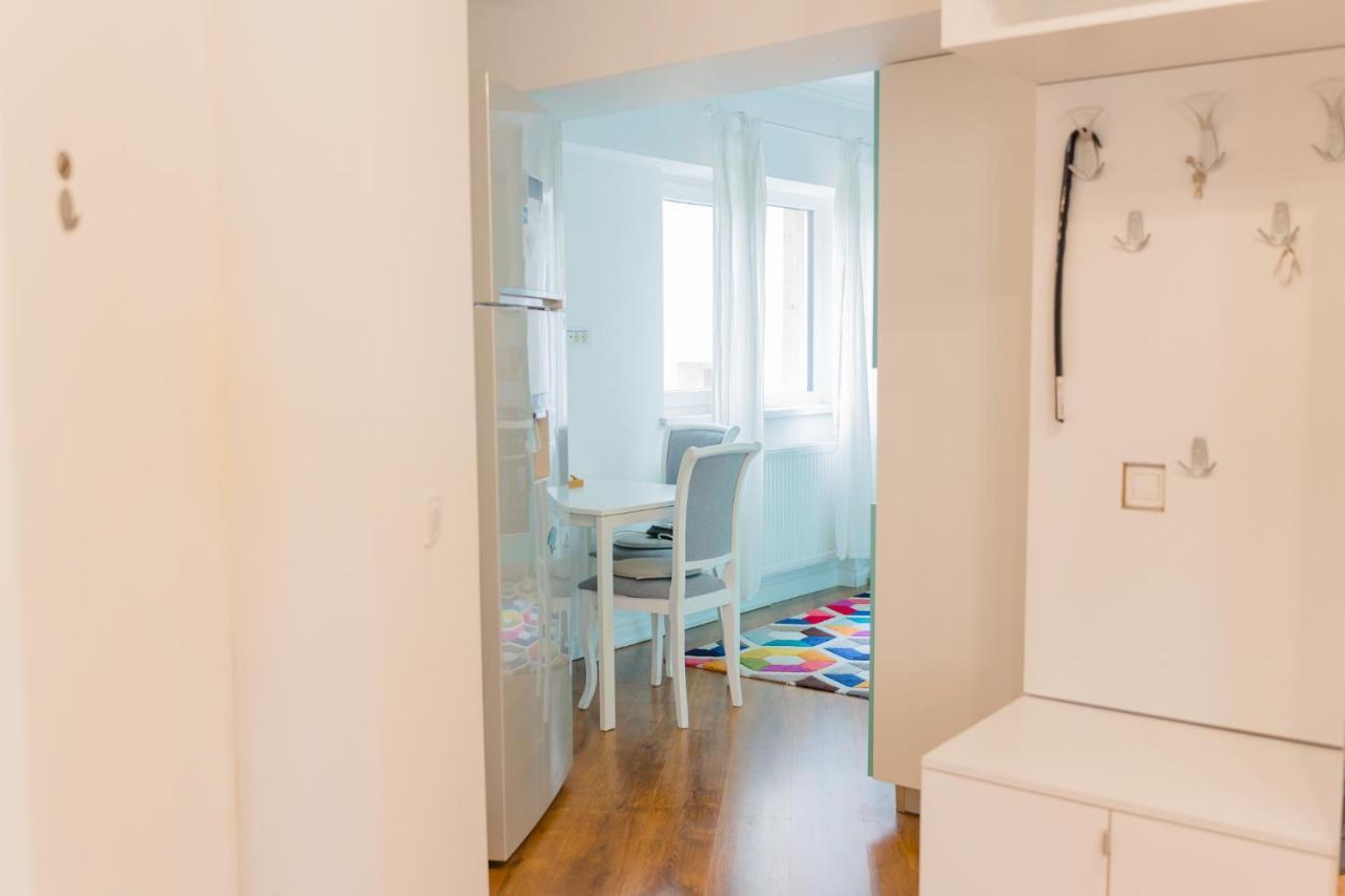 Cozy & Spacious 2Br Apartment With Netflix Bukarest Exteriör bild
