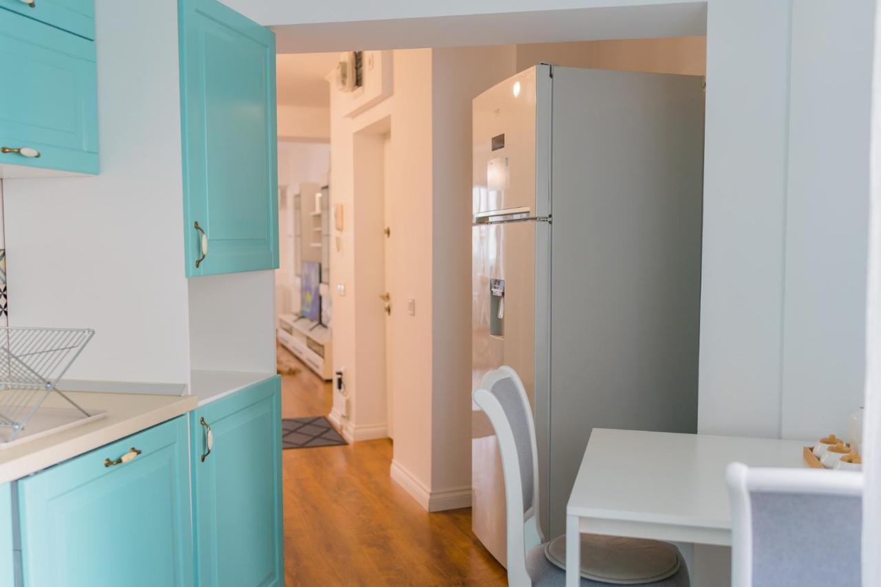 Cozy & Spacious 2Br Apartment With Netflix Bukarest Exteriör bild