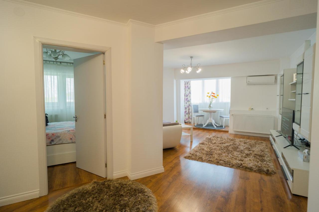Cozy & Spacious 2Br Apartment With Netflix Bukarest Exteriör bild