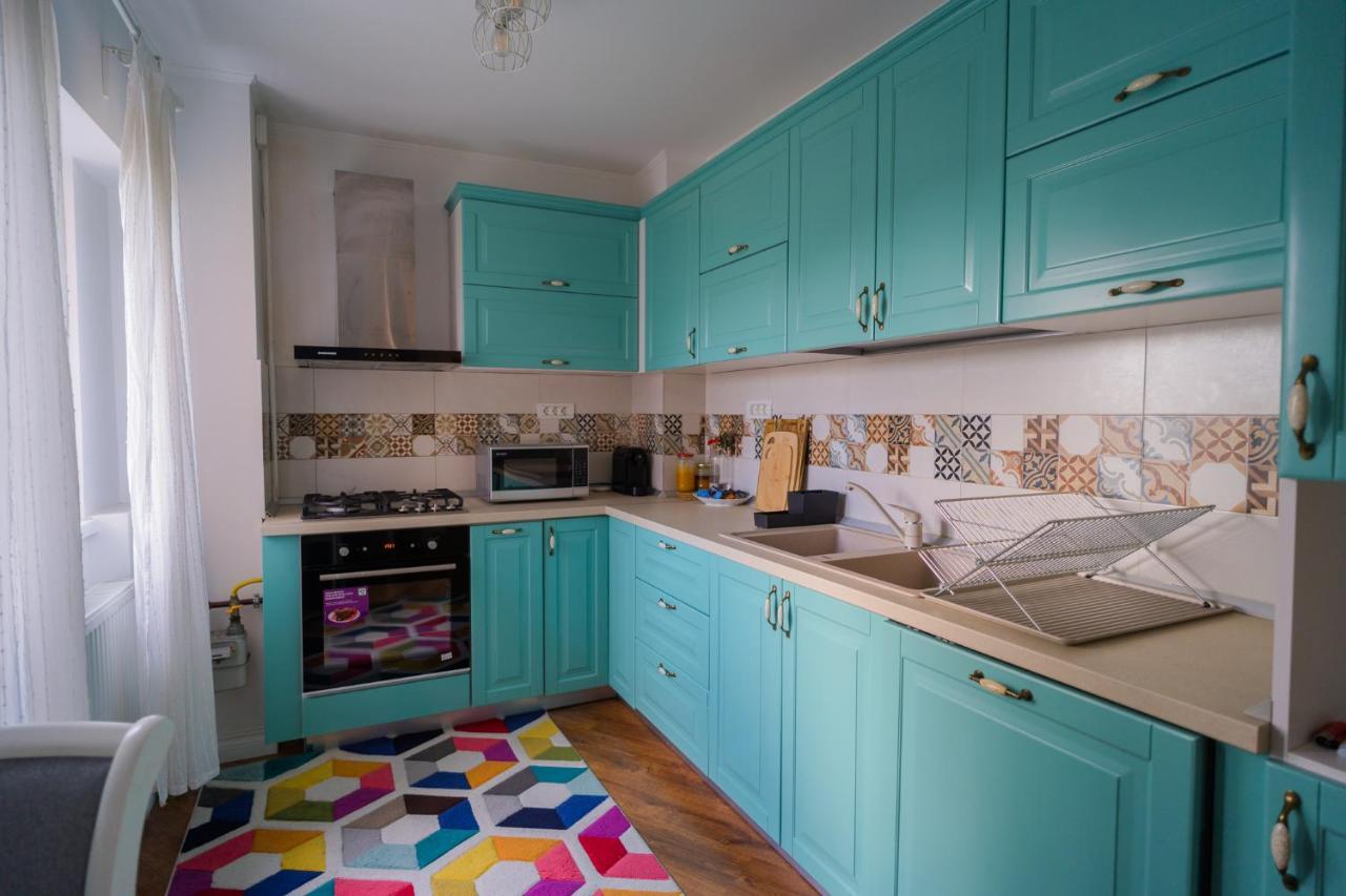 Cozy & Spacious 2Br Apartment With Netflix Bukarest Exteriör bild