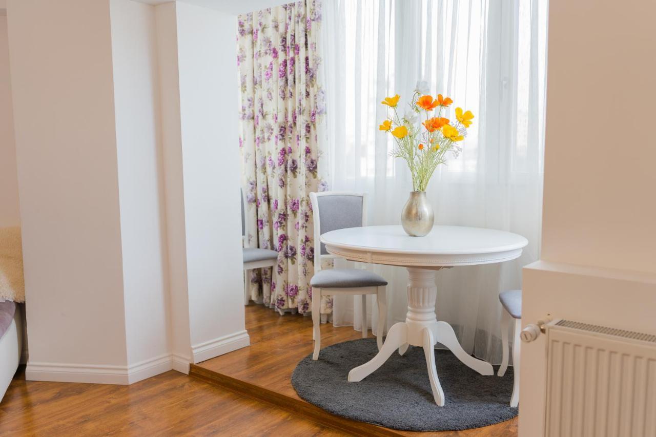 Cozy & Spacious 2Br Apartment With Netflix Bukarest Exteriör bild
