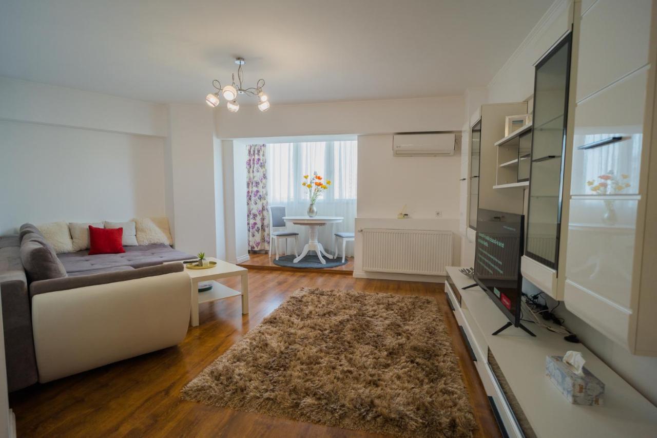 Cozy & Spacious 2Br Apartment With Netflix Bukarest Exteriör bild