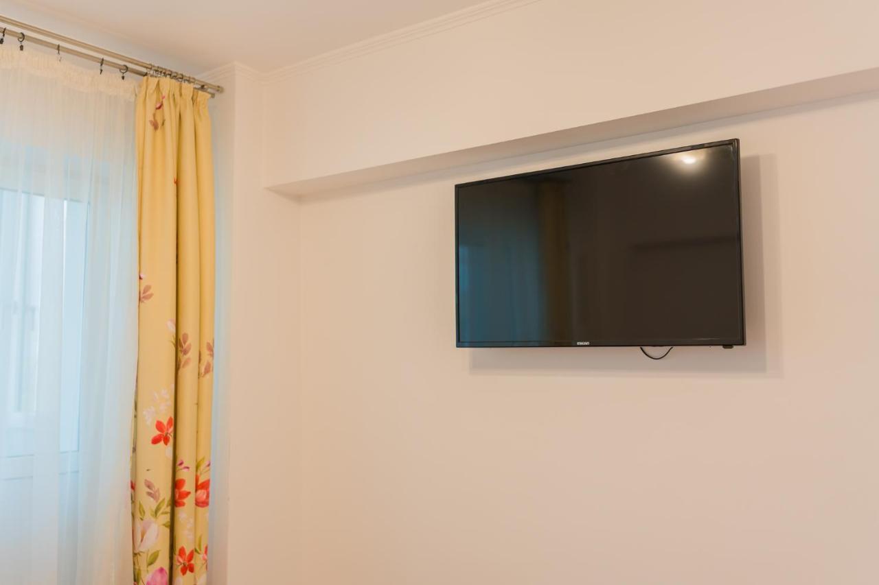 Cozy & Spacious 2Br Apartment With Netflix Bukarest Exteriör bild