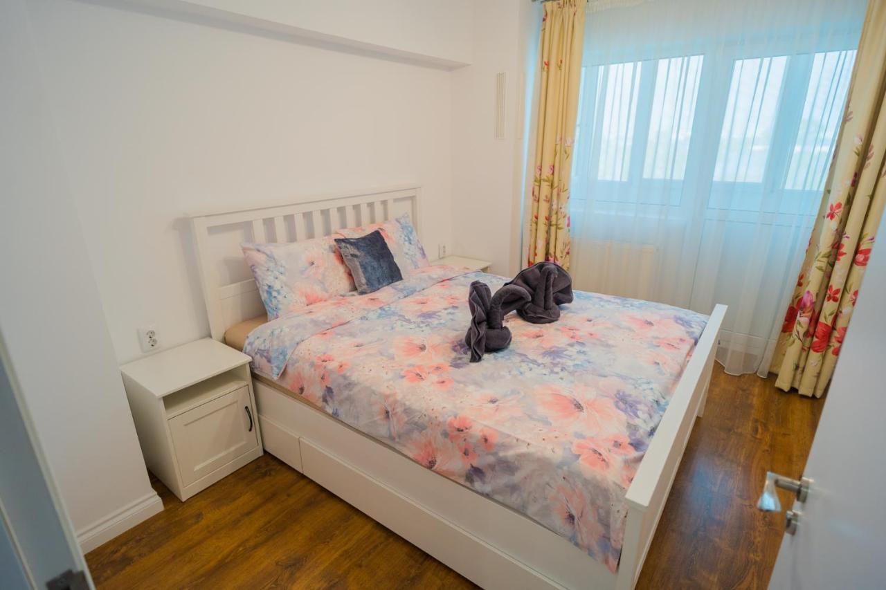 Cozy & Spacious 2Br Apartment With Netflix Bukarest Exteriör bild