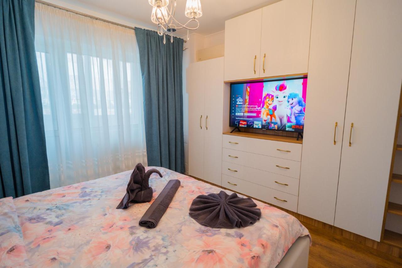 Cozy & Spacious 2Br Apartment With Netflix Bukarest Exteriör bild